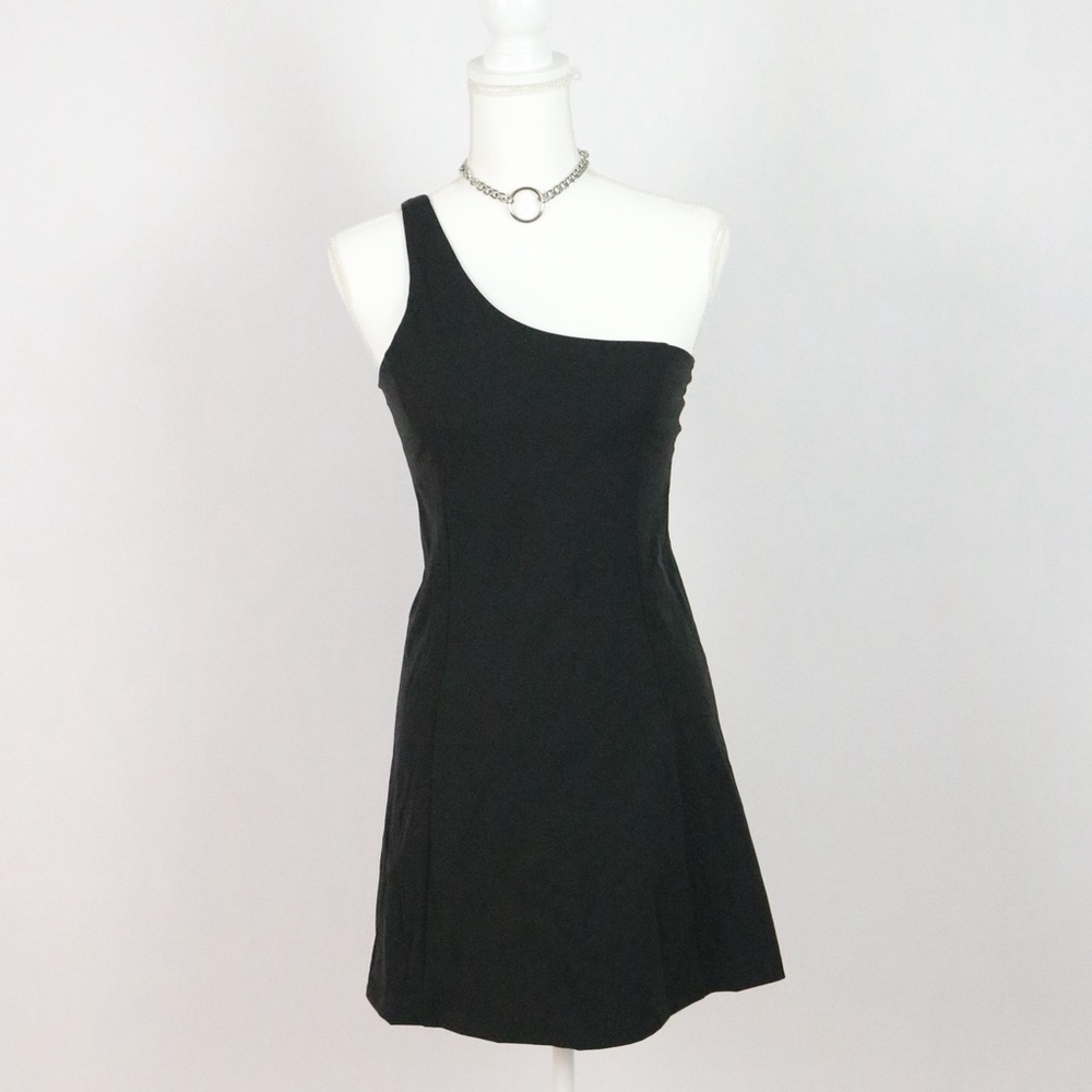 Elegant Black One-Shoulder Dress